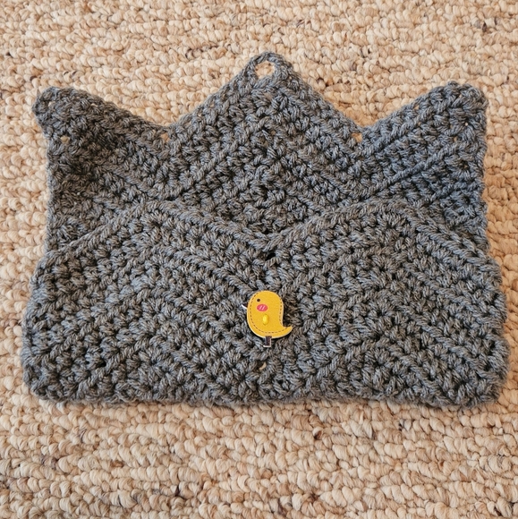 Handmade Crocheted Heather Grey Clutch - Picture 5 of 6